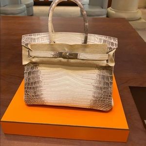 Meet your Posher, Sahar